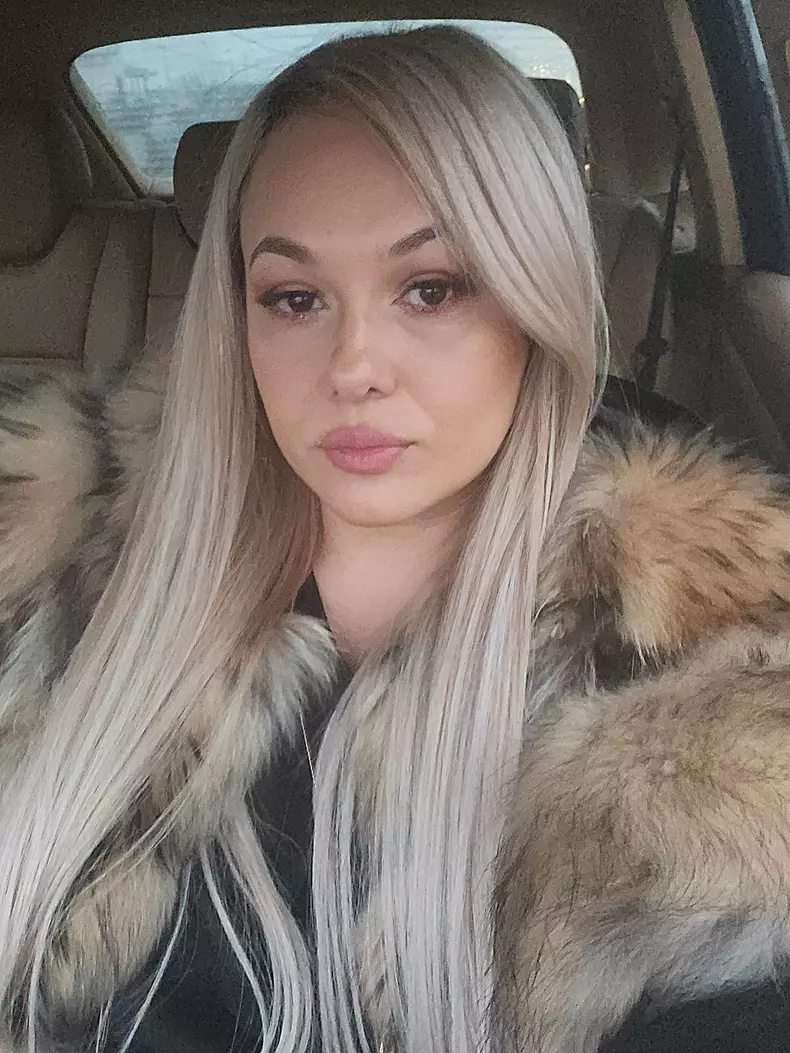 dana hauer pisi seriale