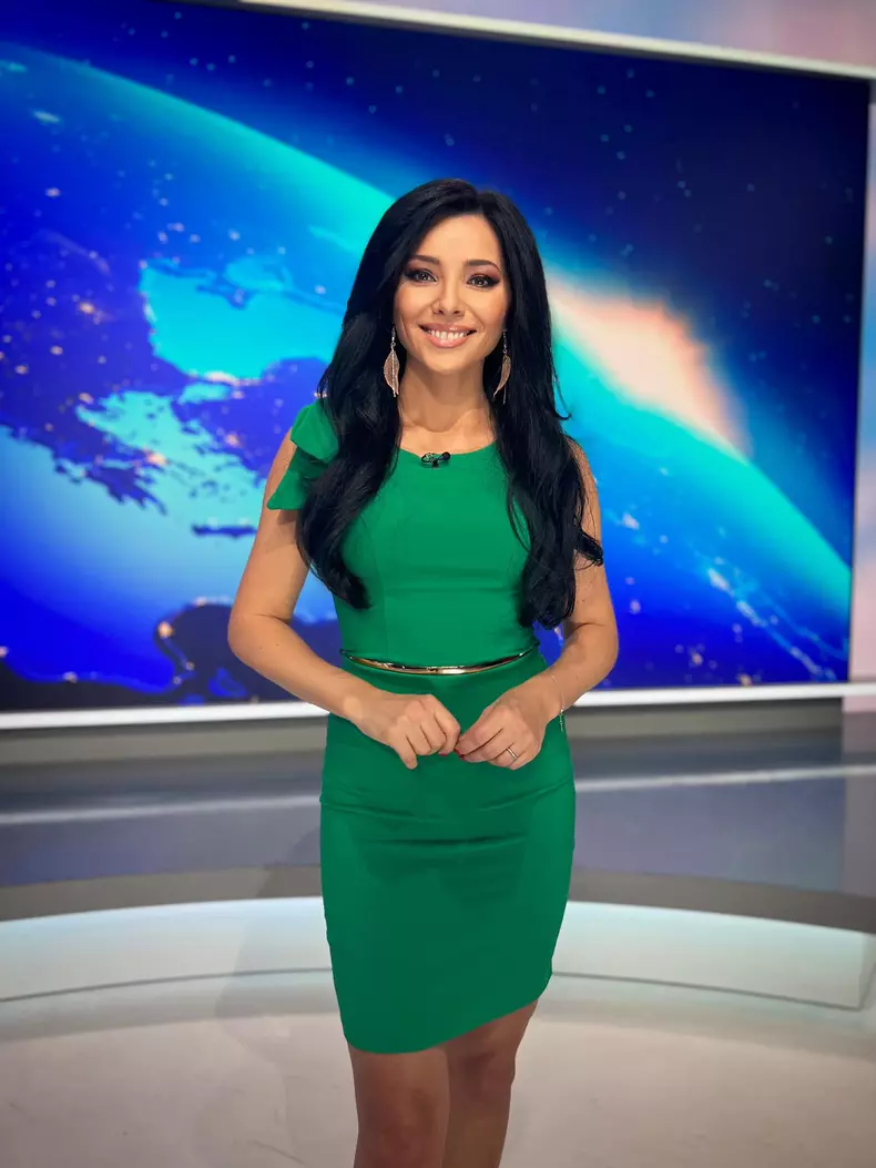 PREZENTATOARE CORINA CRAGEA