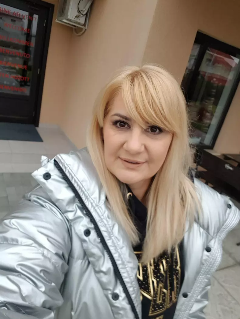 566