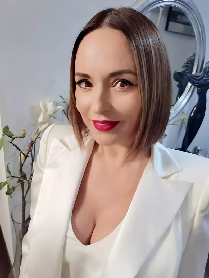 61b8755276211-andreea-marin-doliu-tanar