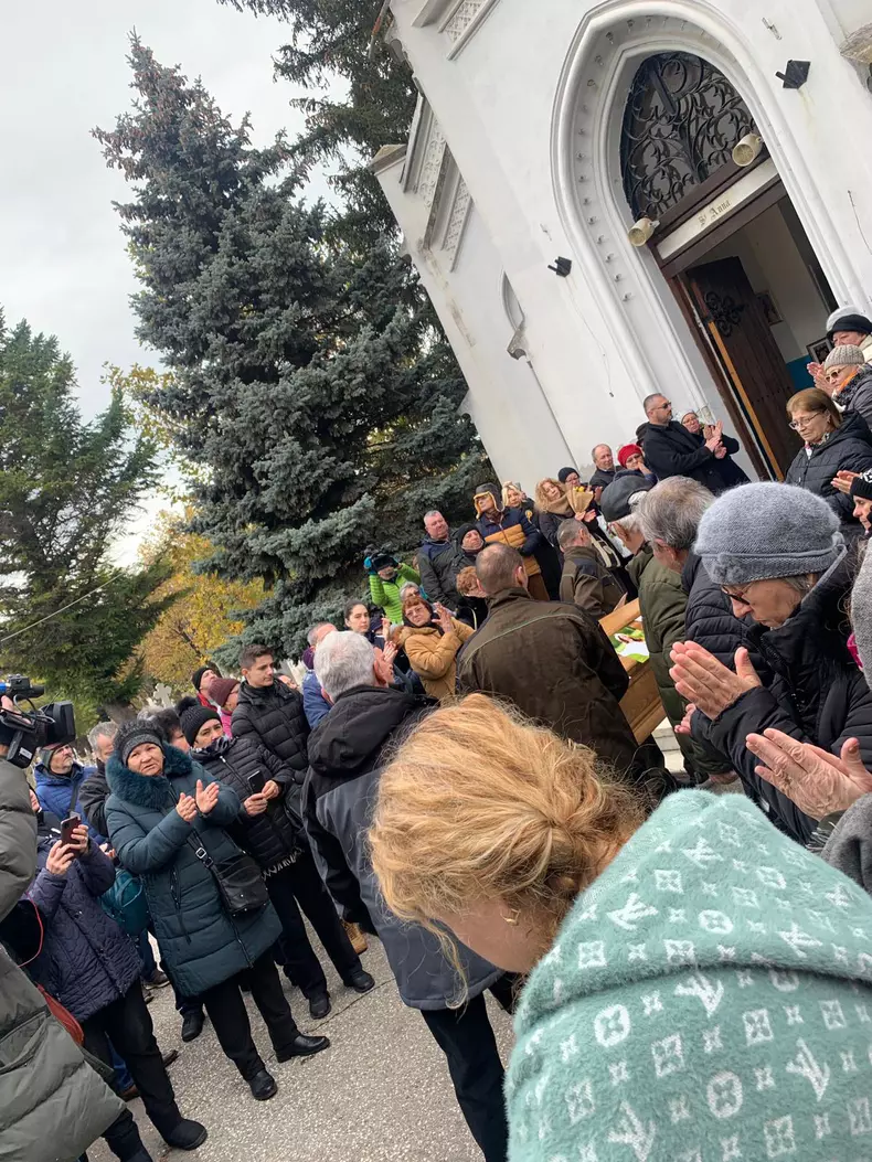 whatsapp-image-2023-12-01-at-12.03.01-1