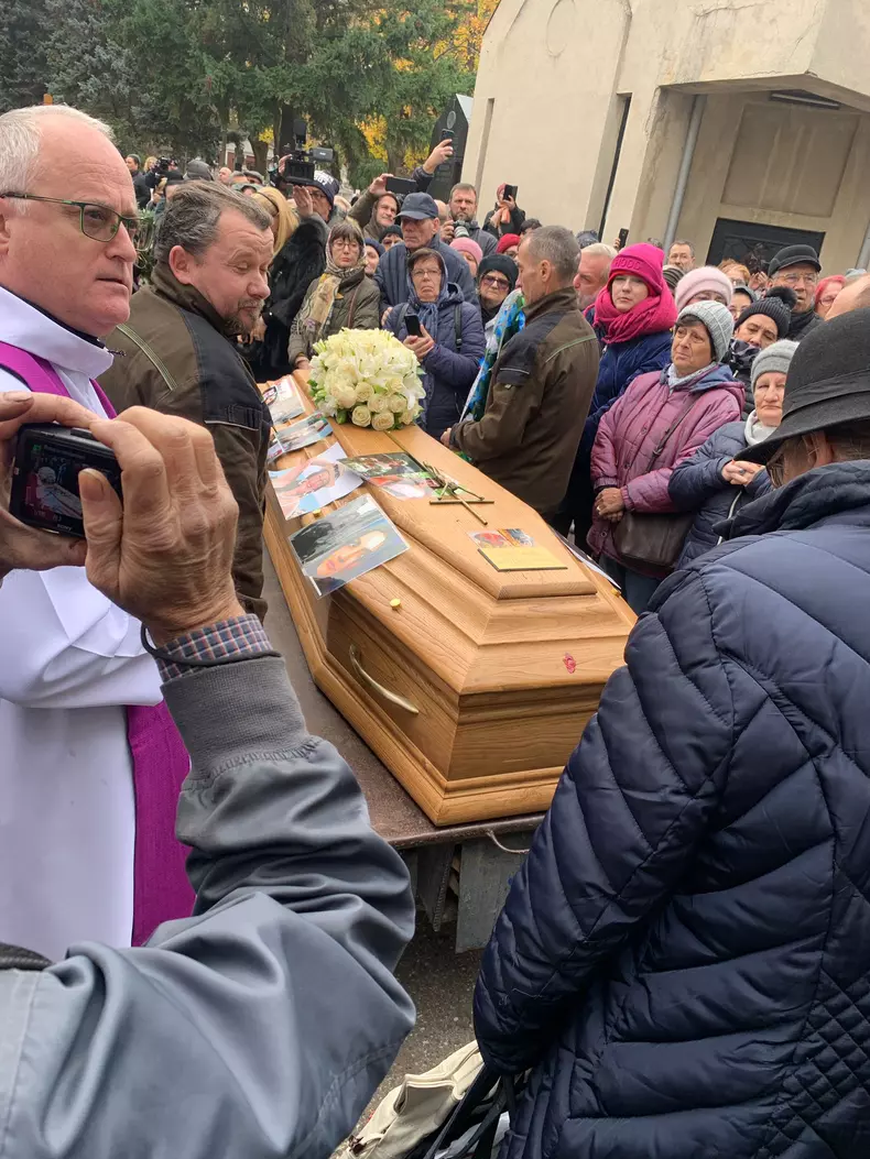 whatsapp-image-2023-12-01-at-12.46.11