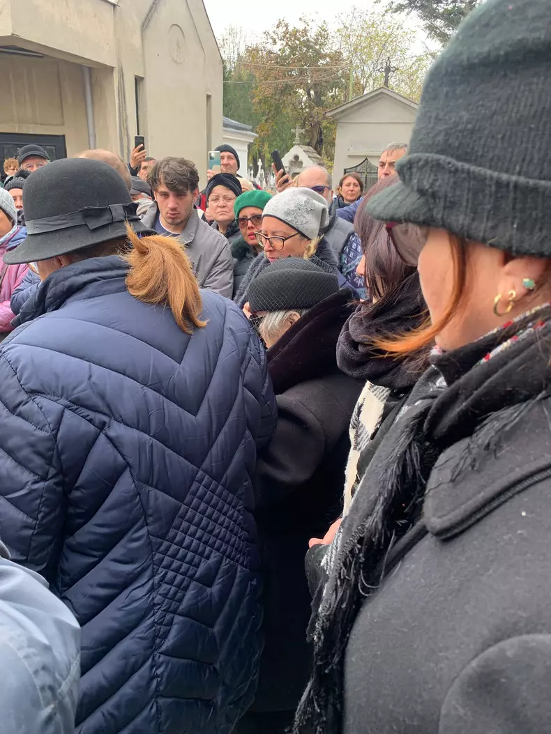 whatsapp-image-2023-12-01-at-12.46.15