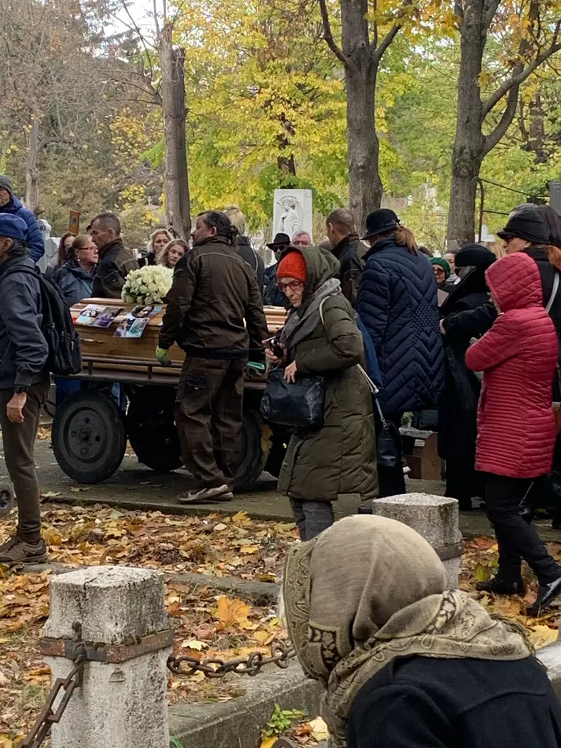 whatsapp-image-2023-12-01-at-12.53.28-1