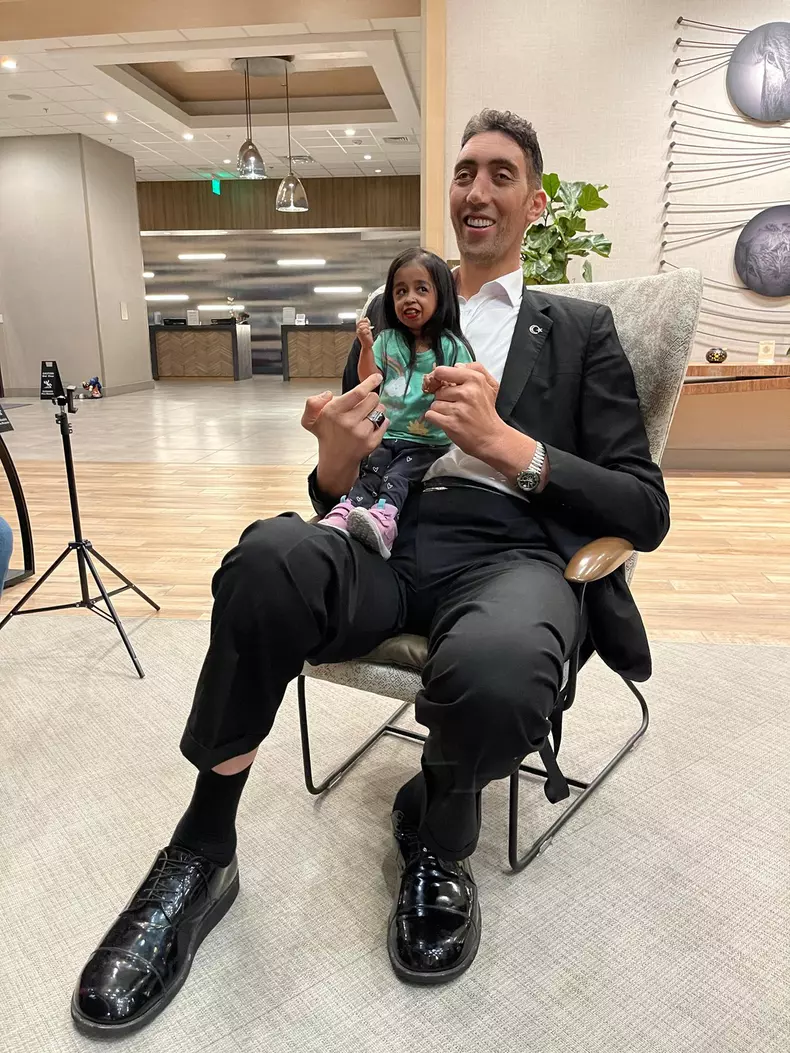 World's tallest man meets world's shortest woman in California
