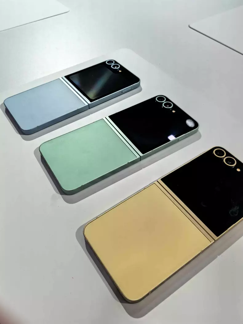 noua-serie-samsung-galaxy-z-13