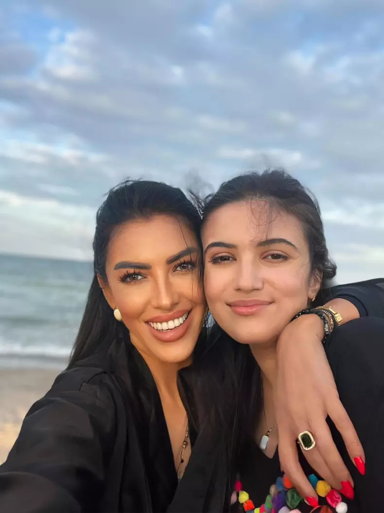 eniko si alessia georgrescvu