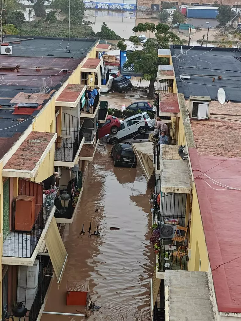 imagini-apocaliptice-dupa-inundatiile-catastrofale-cu-51-de-morti-din-spania-victimele-sunt-cautate-cu-dronele-932072