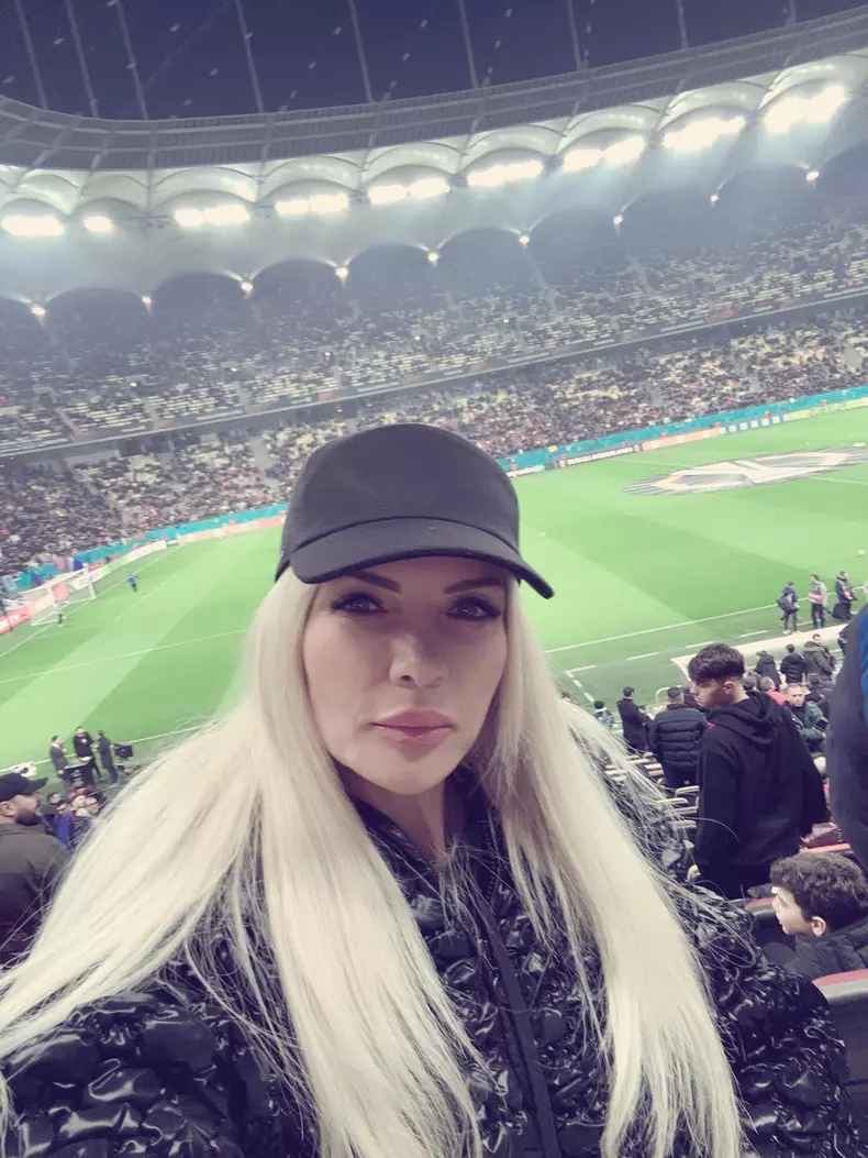 laura vicol3