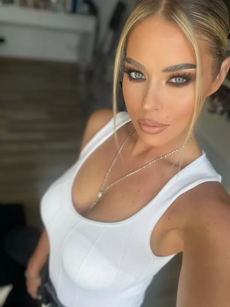 roxana nemes 22