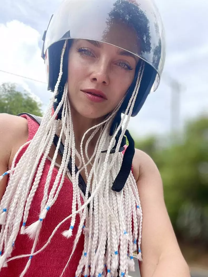 femeie-batuta-parc-6