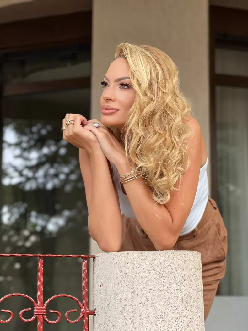 Valentina-Pelinel-13