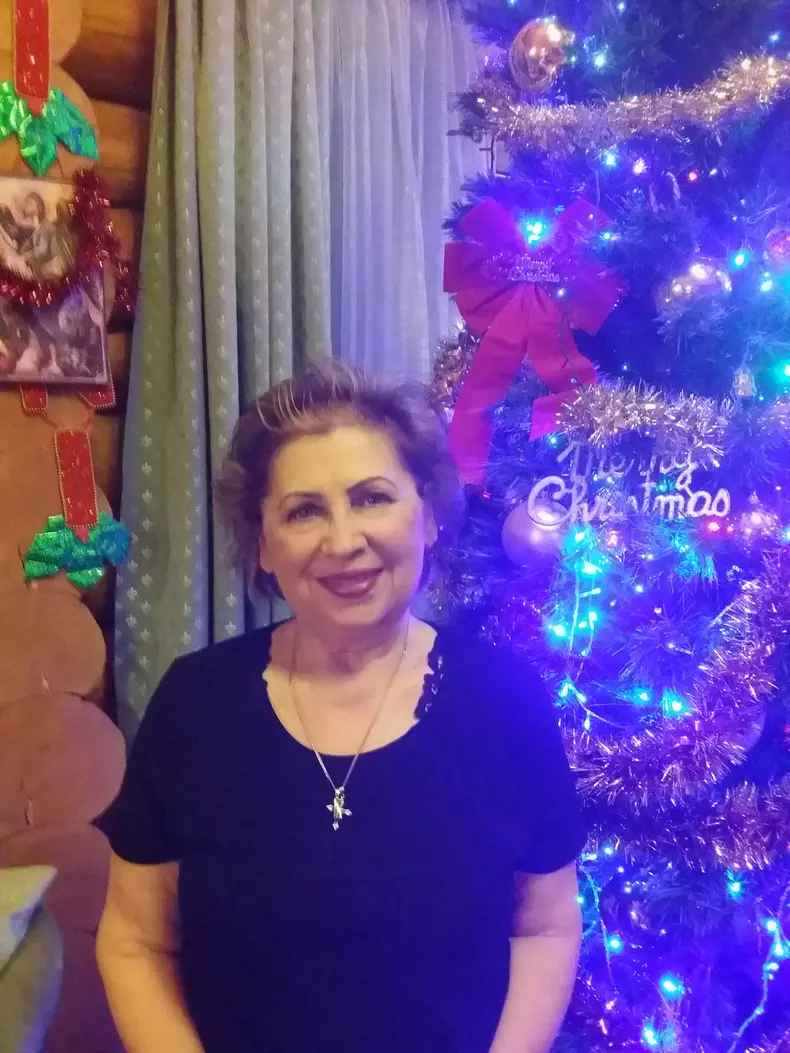 Angela Zahiu5