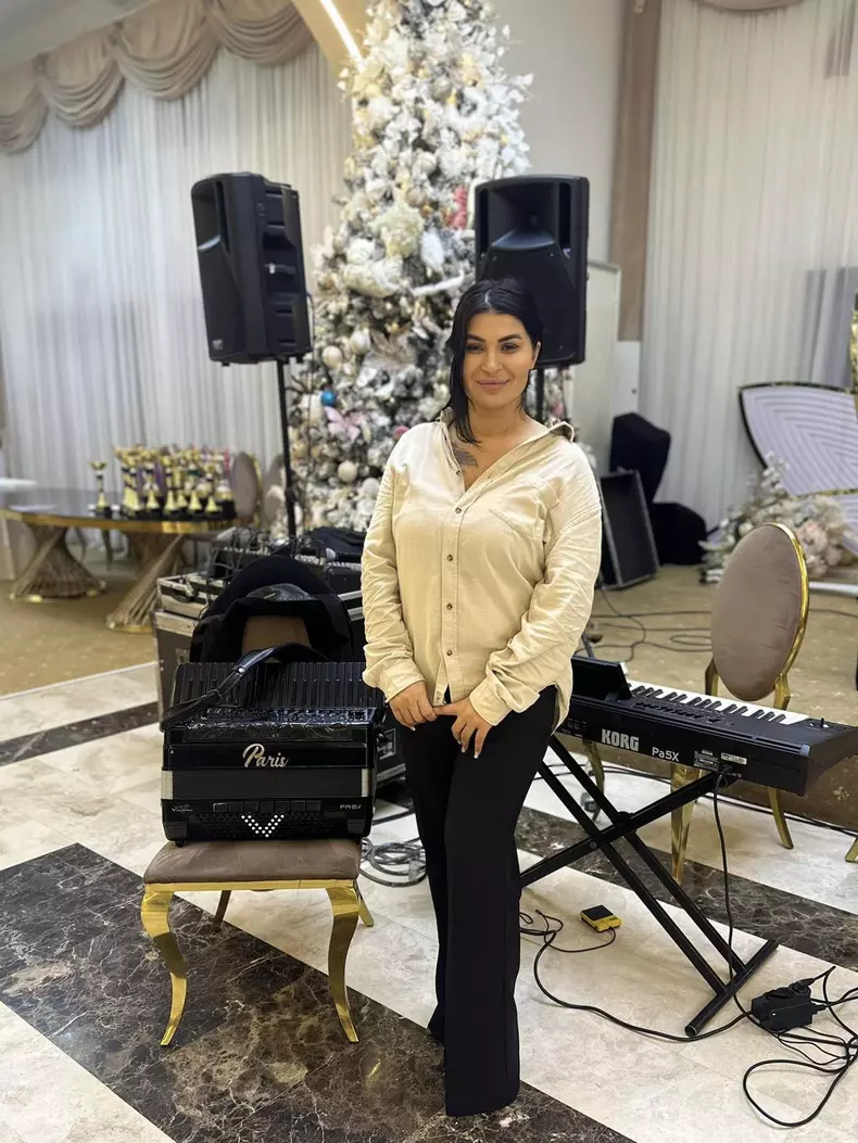 Ramona Manole2