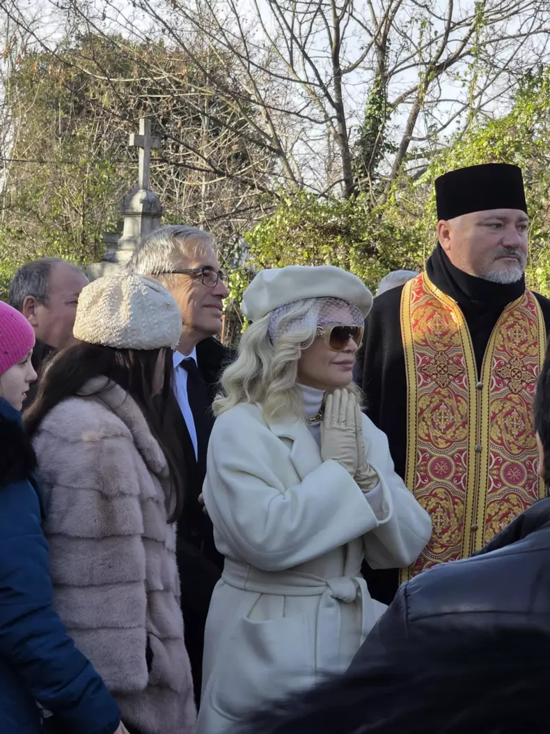 inmormantare tatal loredanei (9)