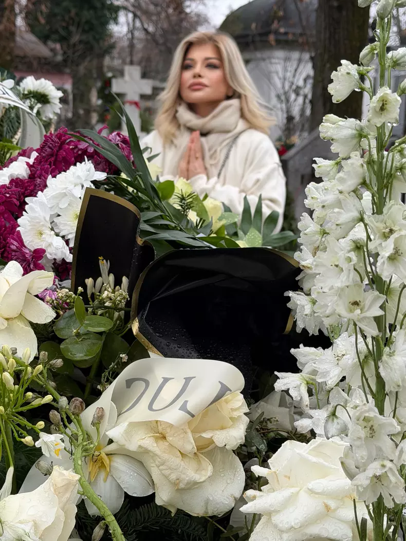 Loredana la mormântul tatălui ei3