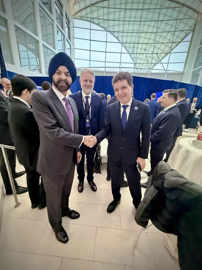 primele-imagini-cu-nicusor-dan-la-inaugurarea-consiliului-pacii-din-washington-1047593