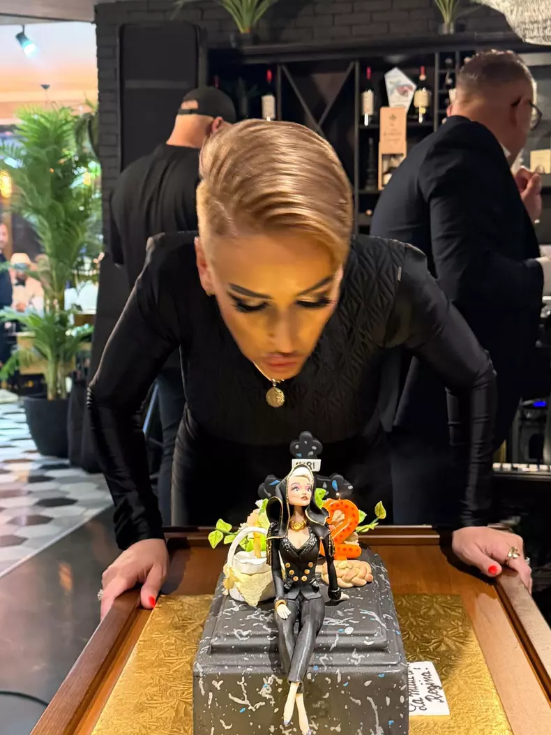 Gabriela Lucuțar zi de nastere7