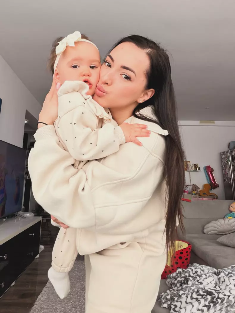 Larisa Iordache și fiica ei (1)