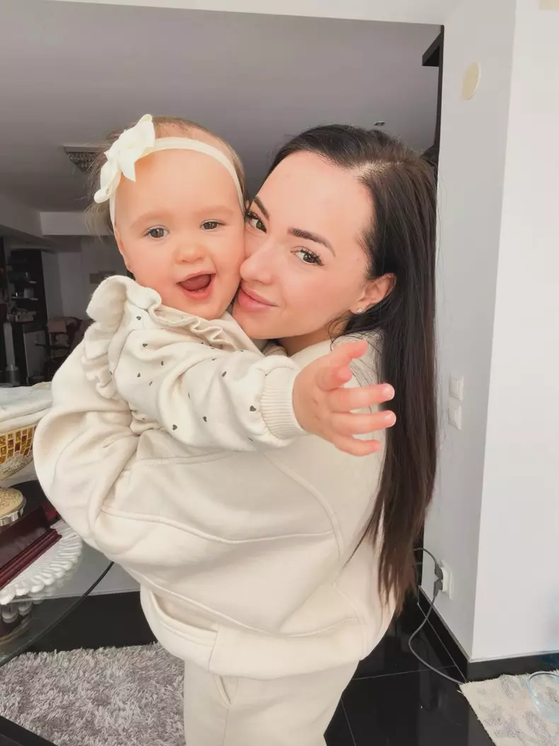 Larisa Iordache și fiica ei (4)