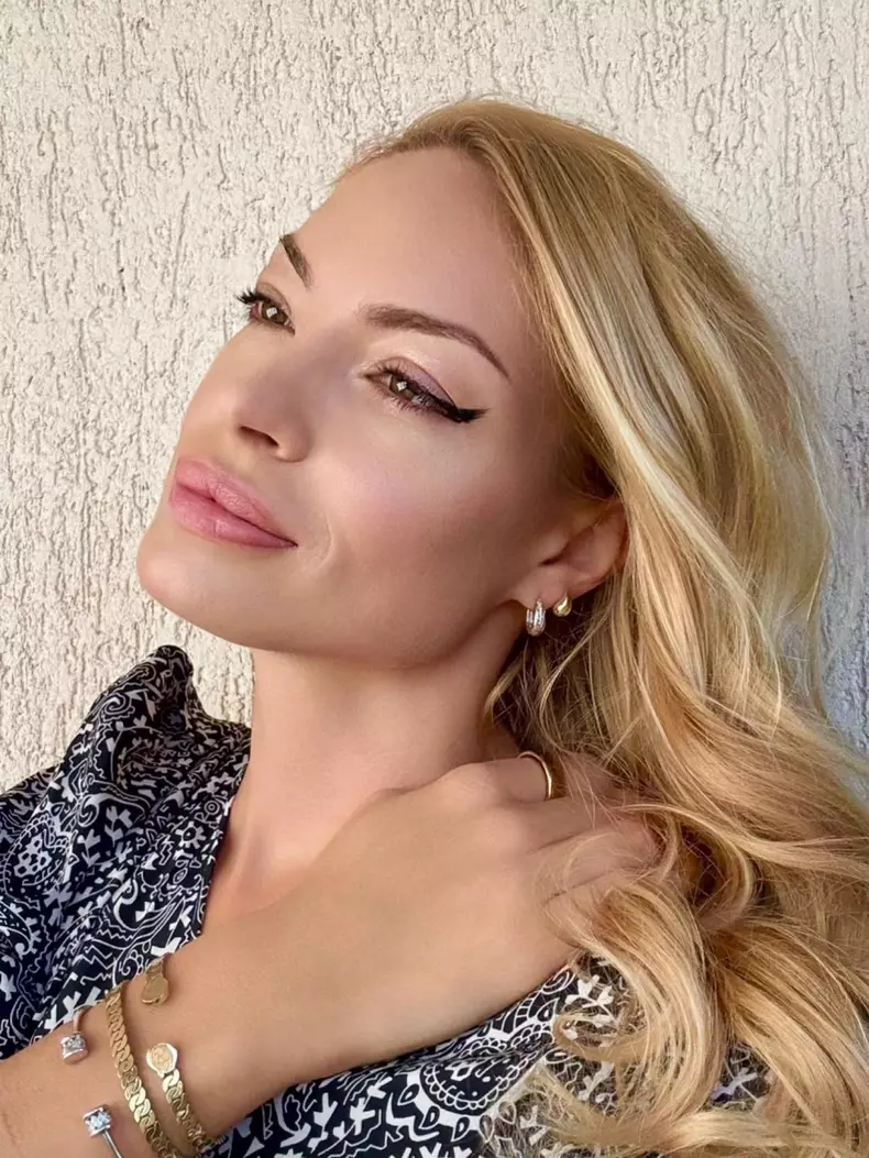 Valentina-Pelinel-8