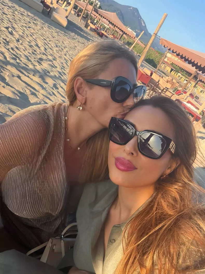Iulia Vântur zi de naștere6