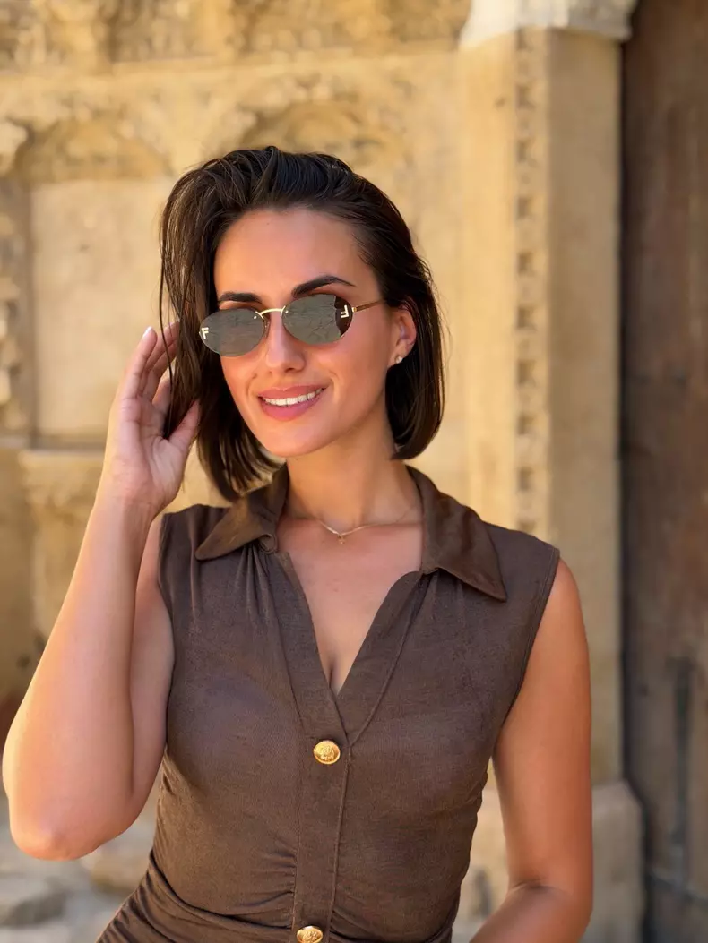 cine-este-Andreea-Stravoiu-13