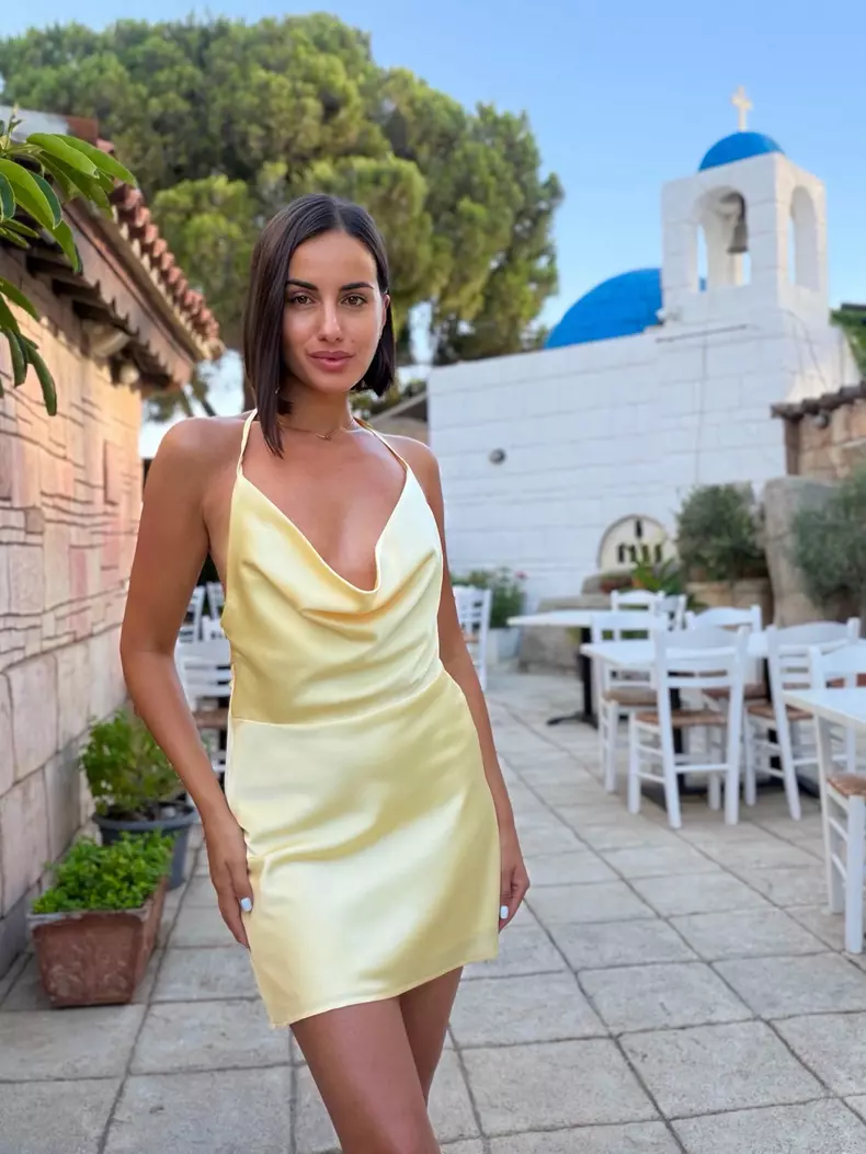 cine-este-Andreea-Stravoiu-15