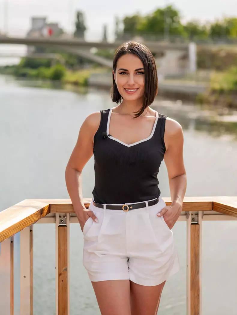 cine-este-Andreea-Stravoiu-7 (2)
