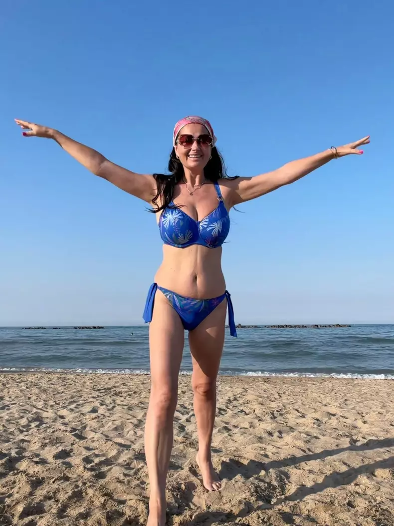 Gabriela Cristea în costum de baie1
