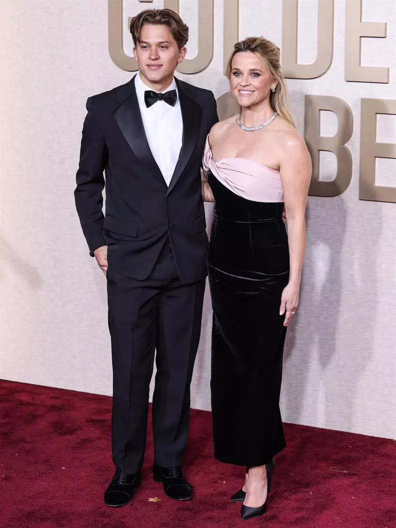 Reese Witherspoon cu fiul ei