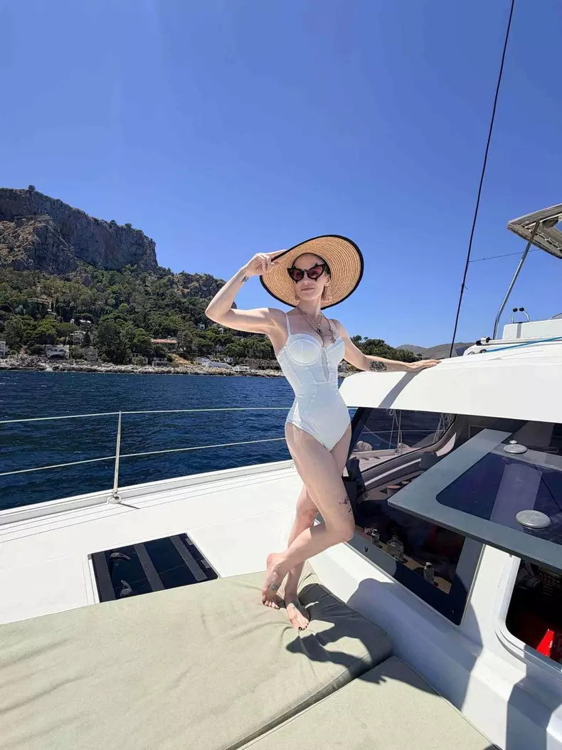 Kelly Osbourne said she has “zero apologies” while posing in a corseted one-piece swimsuit on a yacht