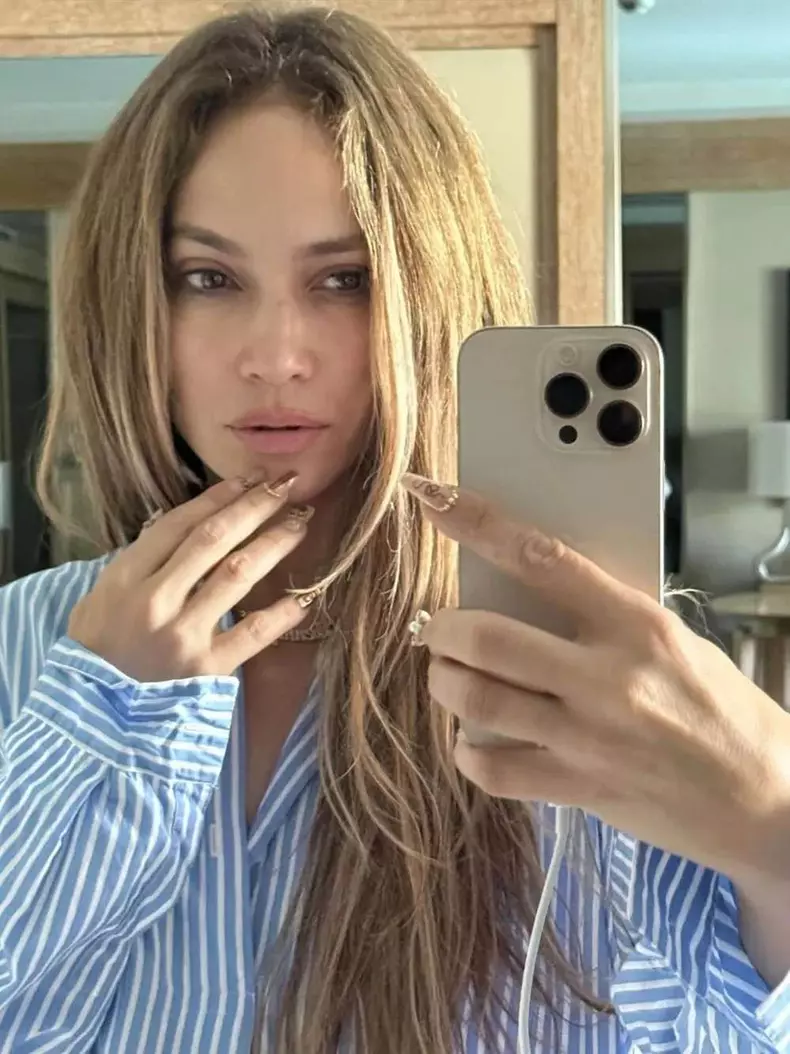 Celebrity Selfies
