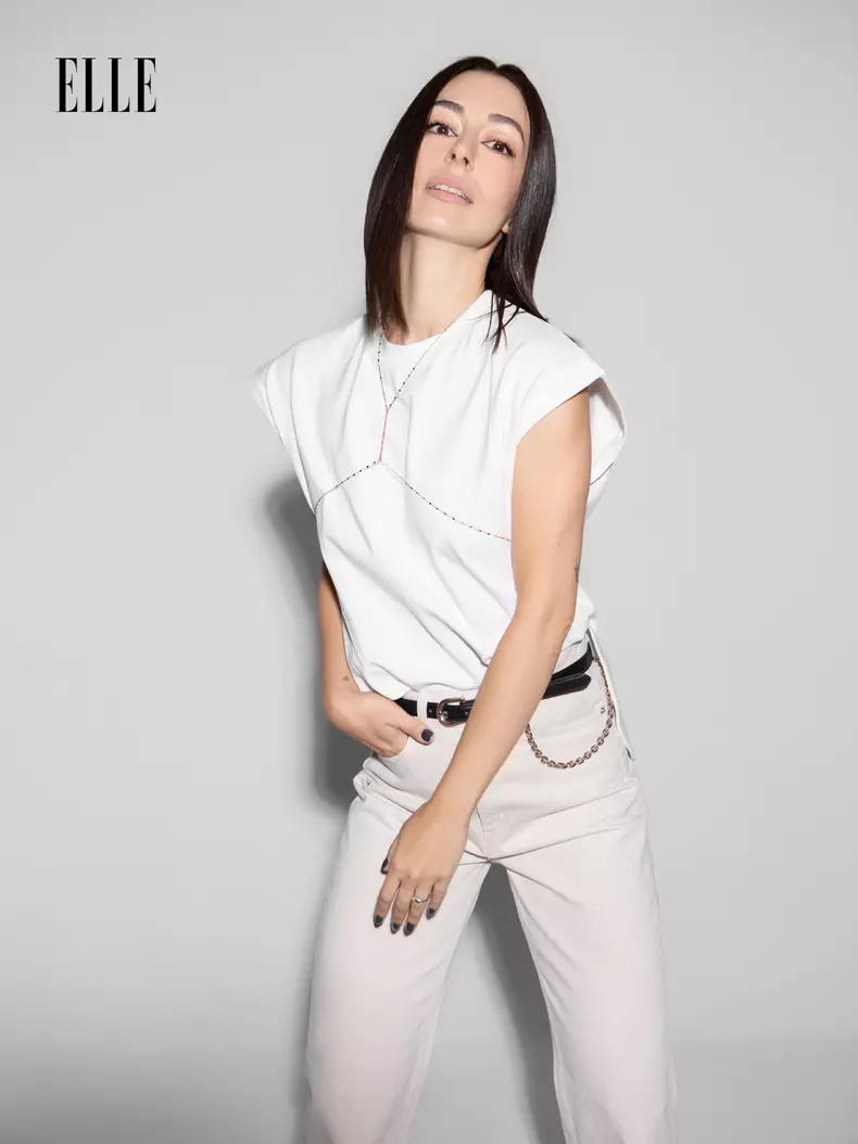 Lorena Buhnici,  Top, 89,99 lei; accesoriu, 59,99 lei; curea, 89,99 lei; pantaloni, 129,99 lei; toate H&M.