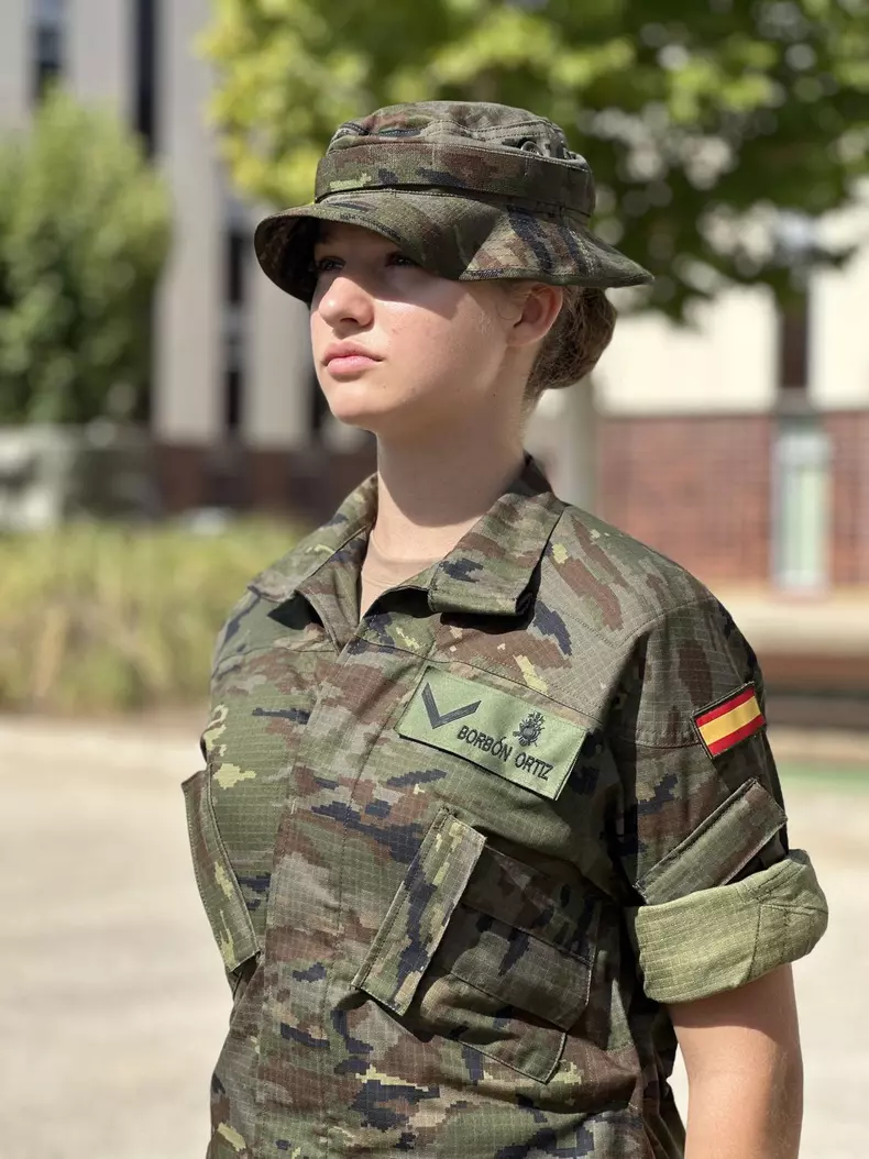 Primele imagini cu prințesa Leonor în uniformă militară