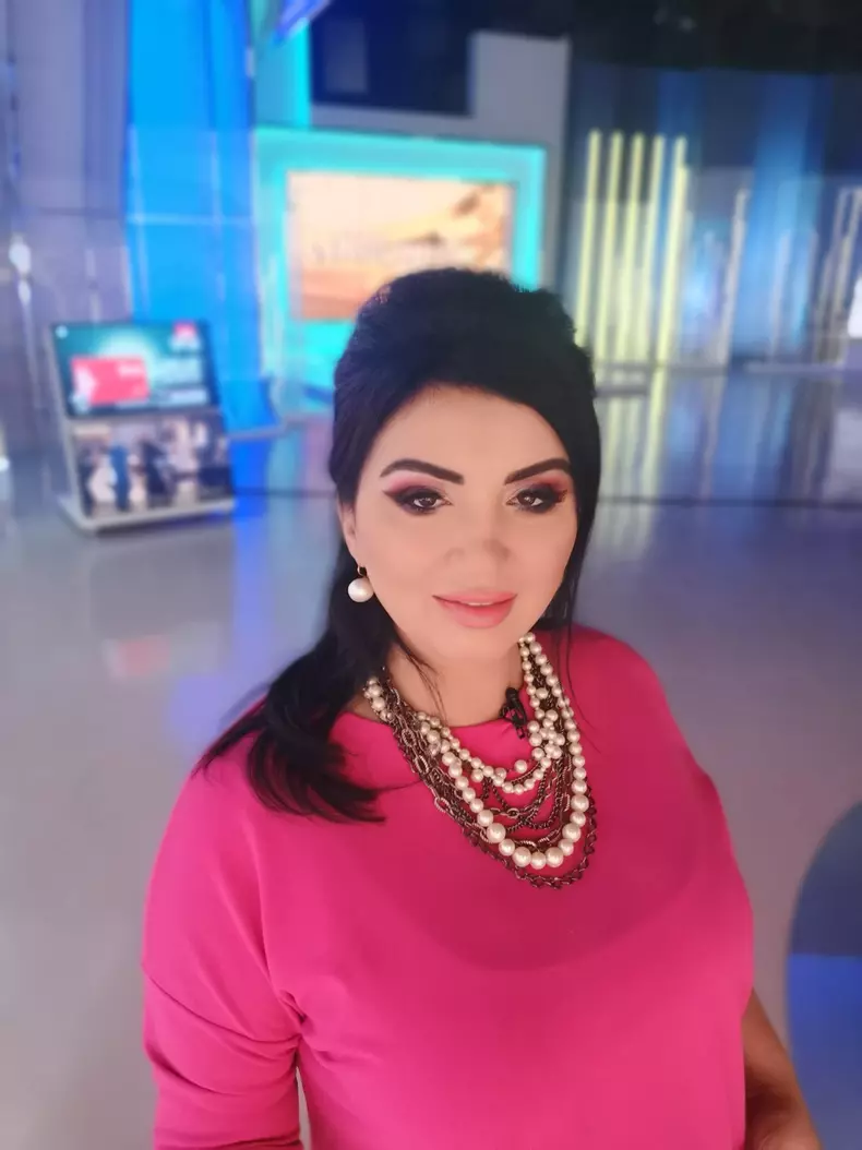 Adriana-Bahmuțeanu-4