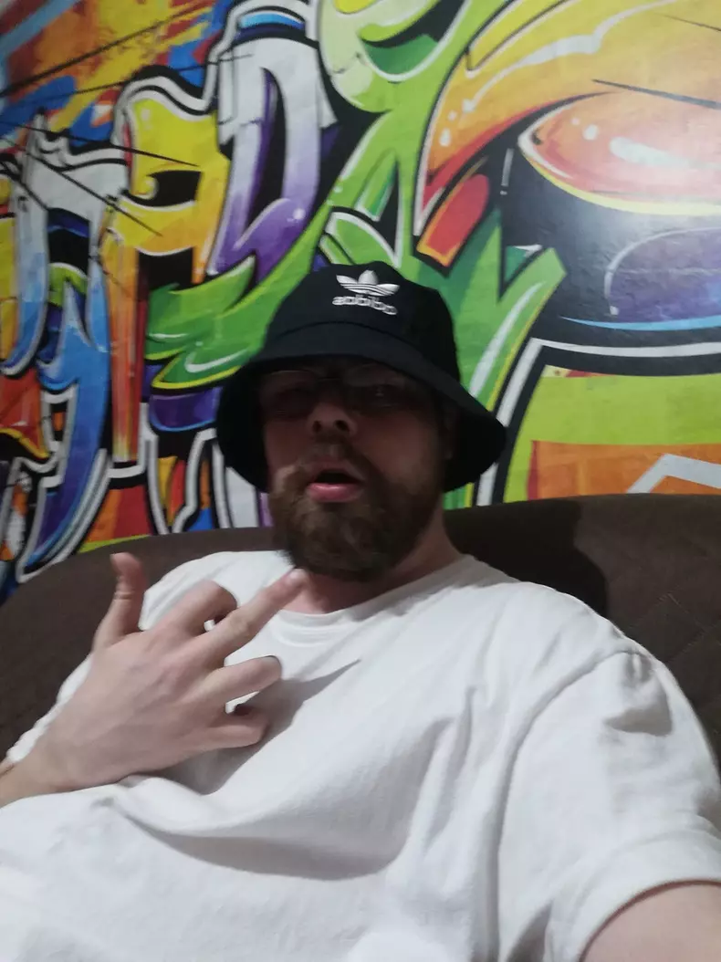 Florin-Busuioc-ironizat-de-fiul-pe-care-a-ales-sa-il-uite.-Tanarul-a-devenit-obscen-pe-social-media-VIDEO-3