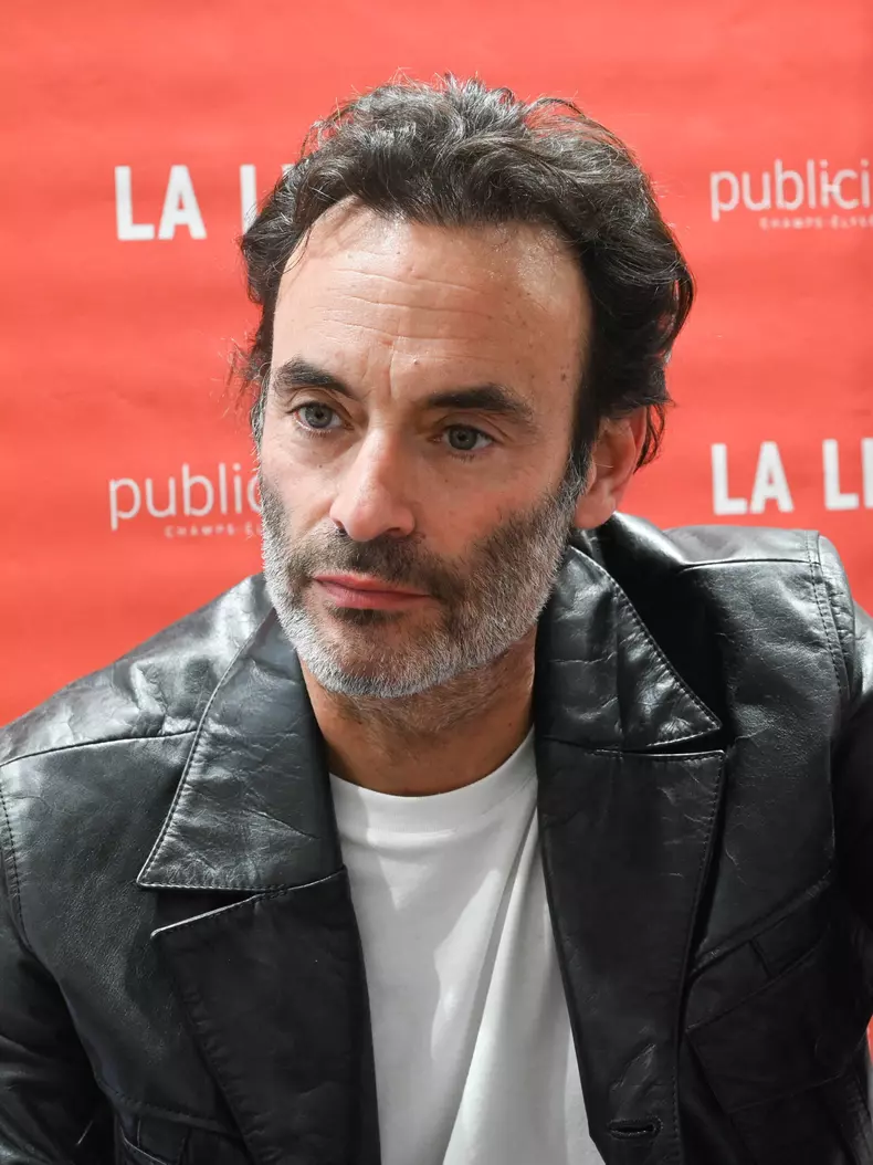 Exclusif - Anthony Delon dédicace son livre "Entre chien et loup" à la librairie du Publicisdrugstore à Paris