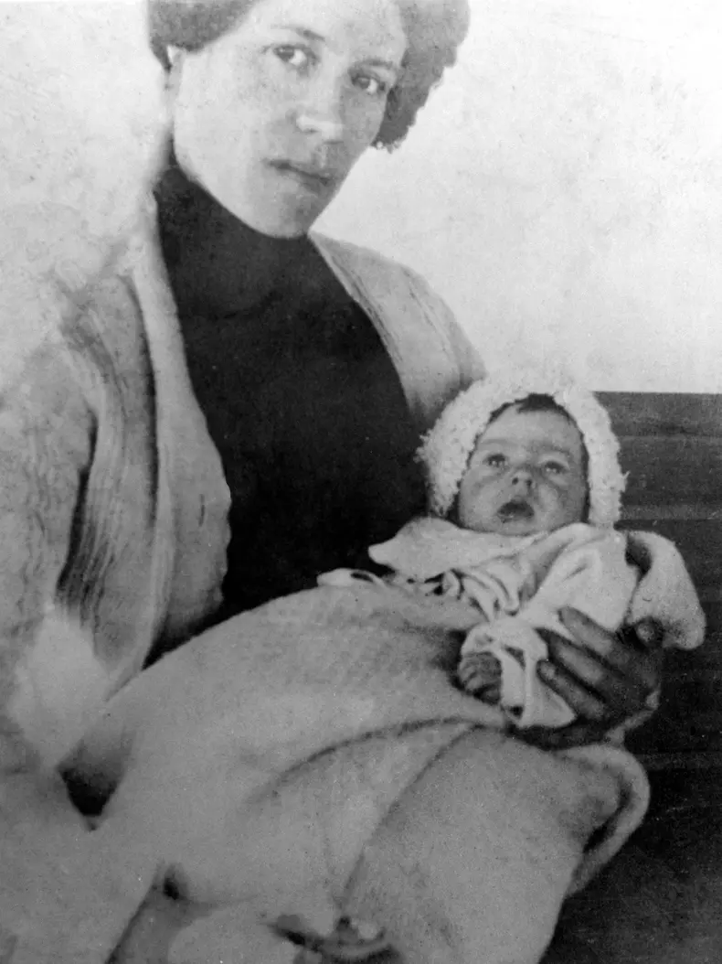 MILLVINA DEAN, THE YOUNGEST SURVIVOR OF THE TITANIC DISASTER, BRITAIN - 2005