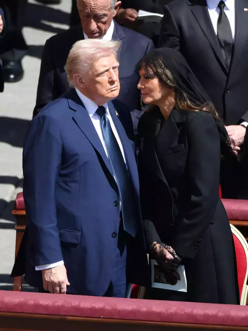 melania-trump-si-donald-trump-funeralii-papa-francisc-1
