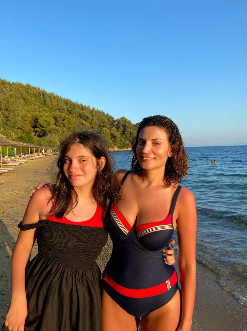 Ioana Ginghină, vacanţă în familie, în Spania şi în Grecia (7)