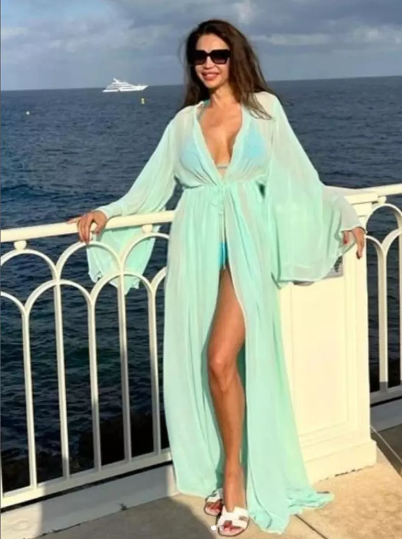 Cristina-Spatar-costum-de-baie-5