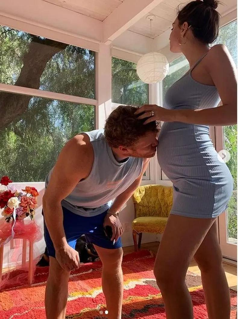 Emily-Ratajkowsky-a-nascut3