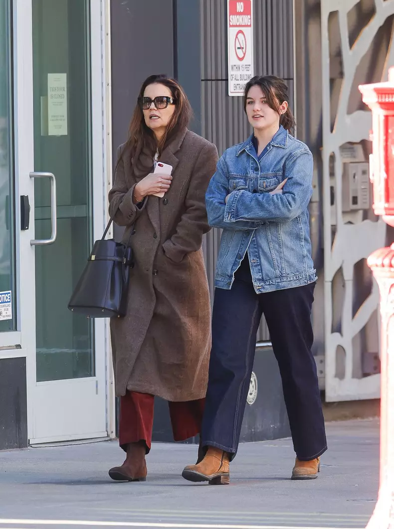 EXCLUSIVE: Kate Holmes and Suri Cruise are Spotted Together in New York City