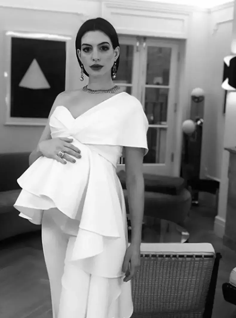 anne-hathaway-3