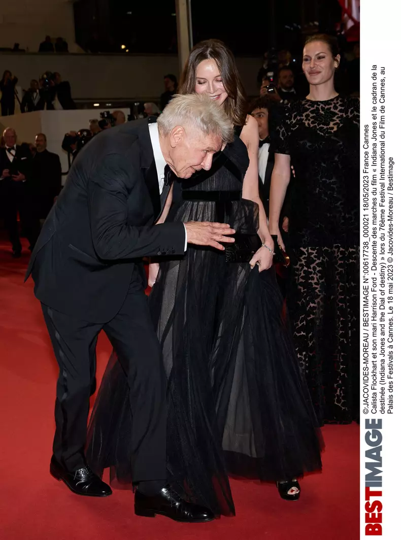 Calista Flockhart și Harrison Ford, spectaculoși pe covorul roșu de la Cannes 2023. Ce gafă au făcut organizatorii