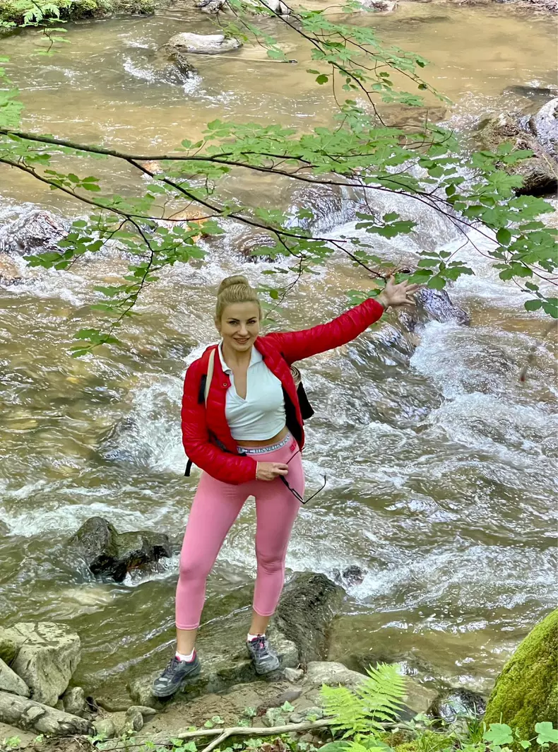 Loredana Iordache, de la pupitrul știrilor în vârf de munte