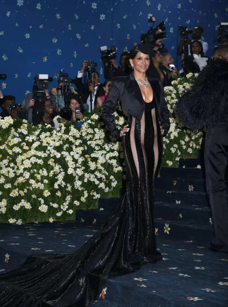 Halle-Berry-ținută-mult-mai-îndrăzneață-la-Met-Gala-2025