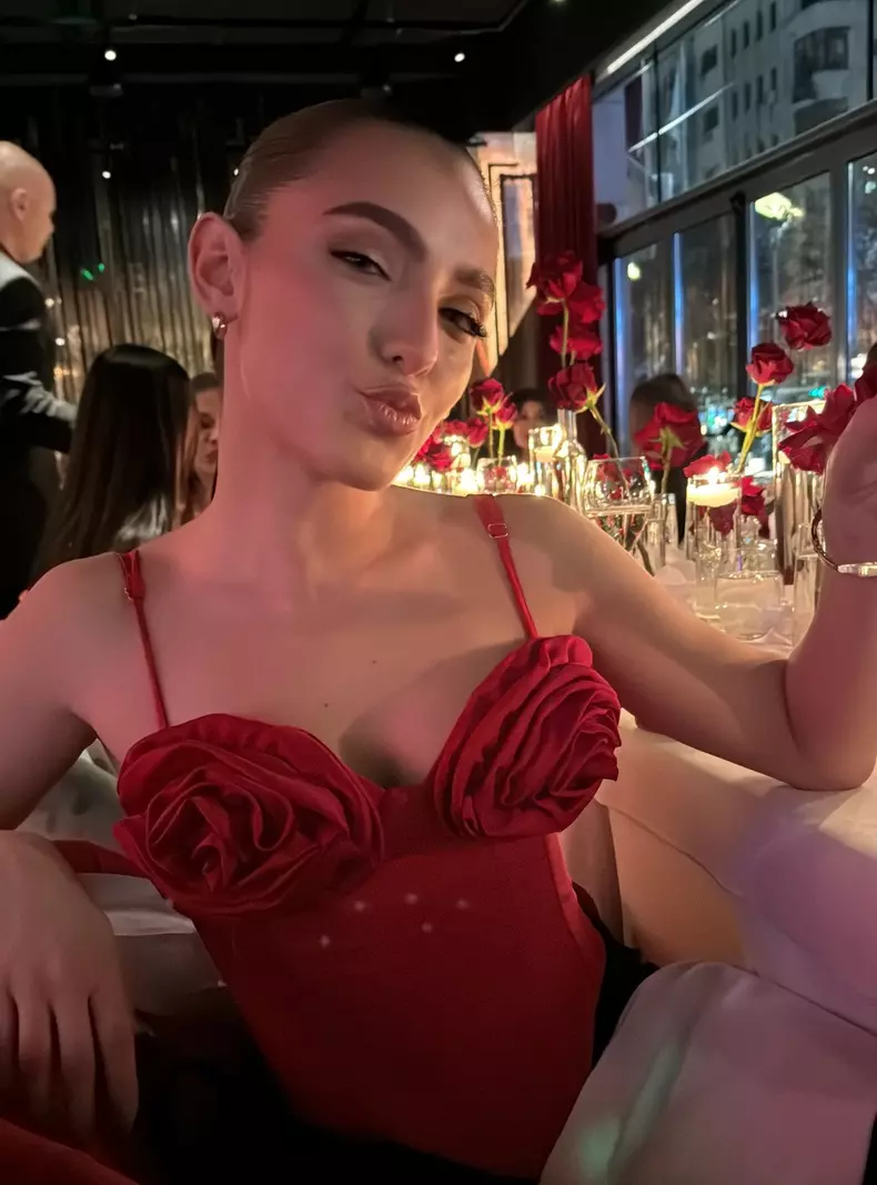 alexia eram tinuta sore