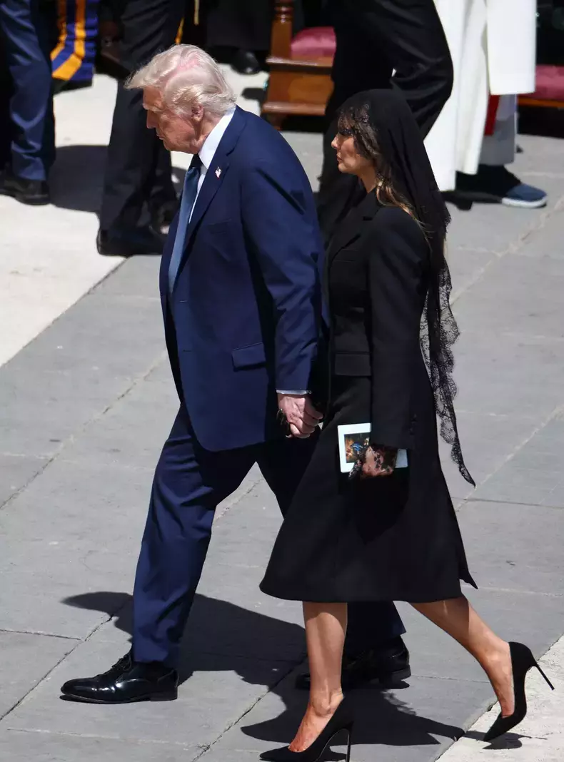 melania-trump-si-donald-trump-funeralii-papa-francisc-2